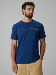 4F T-shirt regular z nadrukiem męski - granatowy M. Niebieskie t-shirty męskie 4F, m, bez wzorów, z bawełny, bez kołnierzyka, bez ramiączek. Za 59.99 zł.