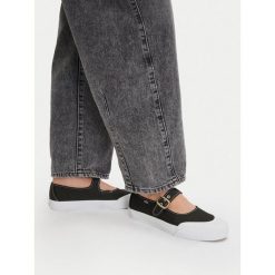 Baleriny Vans. Czarne balerinki damskie Vans, bez wzorów, bez obcasa, bez zapięcia. Za 189.99 zł.