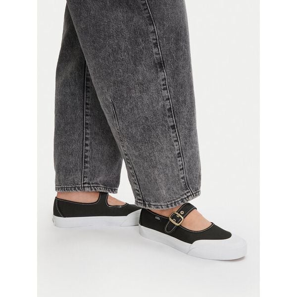 Baleriny Vans. Czarne balerinki damskie Vans, bez wzorów, bez obcasa, bez zapięcia. Za 189.99 zł.