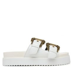 Klapki Versace Jeans Couture. Białe klapki damskie Versace Jeans Couture, bez wzorów, z jeansu, bez obcasa, bez zapięcia. Za 839.99 zł.