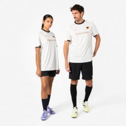 Koszulka piłkarska dla kibiców Niemcy 2026. Białe bluzki damskie KIPSTA, xl, bez wzorów, z materiału, sportowe, bez kołnierzyka, bez ramiączek. Za 44.99 zł.