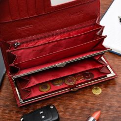 Portfel skórzany damski lakierowany duży na bigiel czerwony RFiD Alessandro. Czerwone portfele damskie z lakierowanej skóry. Za 119.99 zł.