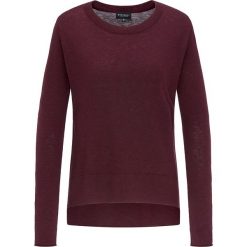 Sweter "Suki" w kolorze czerwonym. Czerwone swetry nierozpinane damskie Broadway NYC, s, bez wzorów, bez kołnierzyka, bez ramiączek. W wyprzedaży za 97.95 zł.