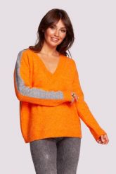 Sweter w Serek z Lampasami - Jasnopomarańczowy. Brązowe swetry nierozpinane damskie MOE, l, bez wzorów, z materiału, bez kołnierzyka, bez ramiączek. Za 176.26 zł.