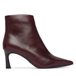 Botki Tamaris. Czerwone botki damskie Tamaris, bez wzorów, bez obcasa, na szpilce, bez zapięcia. Za 484.99 zł.