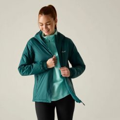 Damska kurtka z polarową podszytą Kybre. Fioletowe kurtki sportowe damskie Regatta, bez wzorów, z materiału, bez ramiączek, z kapturem, trekkingowe. Za 399.99 zł.