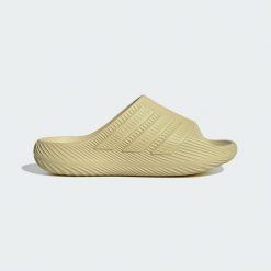 Klapki Purechill. Brązowe klapki męskie Adidas, bez wzorów, bez zapięcia. Za 219.00 zł.
