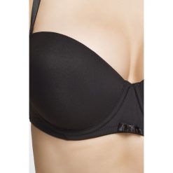 Triumph - Biustonosz Tell Me. Czarne biustonosze Triumph, bez wzorów, z dzianiny. W wyprzedaży za 79.90 zł.