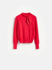 Sweter z dodatkiem wiskozy - czerwony. Czerwone swetry nierozpinane damskie Reserved, l, bez wzorów, z dzianiny, bez kołnierzyka, bez ramiączek. Za 119.99 zł.