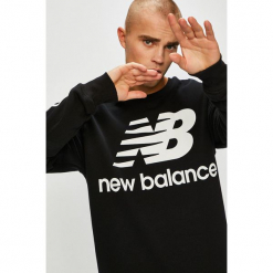 New Balance - Bluza. Czarne bluzy męskie New Balance, m, bez wzorów, z bawełny, bez ramiączek, bez kaptura. W wyprzedaży za 219.90 zł.