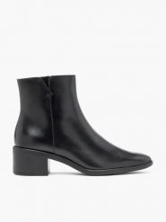 Czarne skórzane botki. Czarne botki damskie Ryłko, bez wzorów, ze skóry, eleganckie, bez obcasa, na obcasie, bez zapięcia. Za 449.99 zł.