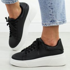 Czarne sportowe buty damskie McBraun 23290. Czarne obuwie sportowe damskie McBraun, na jesień, bez wzorów, z jeansu, bez zapięcia. Za 99.00 zł.