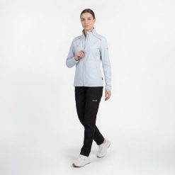 Kurtka damska Arasal: wydajność i wygoda dla biegaczy i miłośników trekkingu w k. Niebieskie kurtki sportowe damskie IZAS, s, bez wzorów, z materiału, bez ramiączek, bez kaptura, do biegania. Za 269.52 zł.