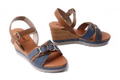 INBLU FG-41 021 camel, sandały damskie. Brązowe sandały damskie Inblu, bez wzorów, bez obcasa, na koturnie, bez zapięcia. Za 90.23 zł.