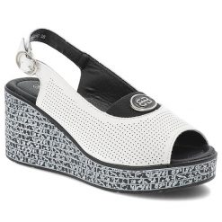 Sandały damskie S.Barski, cholewka ze skóry naturalnej licowej z perforacją z regulacją na metalową klamrę, białe, LR61-7010. Białe sandały damskie S.BARSKI, bez wzorów, ze skóry, bez obcasa, bez zapięcia. Za 189.00 zł.