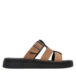 Klapki Tamaris. Brązowe klapki damskie Tamaris, bez wzorów, bez obcasa, bez zapięcia. Za 269.99 zł.
