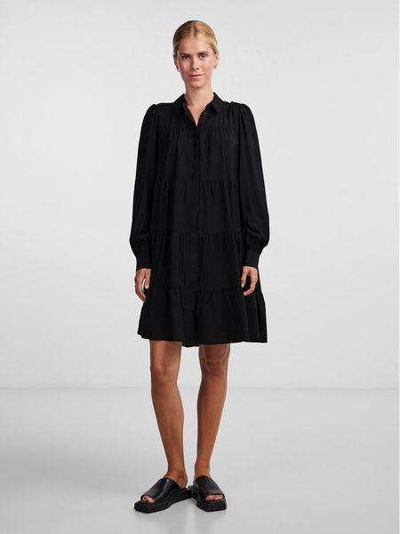 YAS Sukienka koszulowa Pala 26030720 Czarny Loose Fit. Czarne sukienki damskie YAS, xs, bez wzorów, z wiskozy, bez kołnierzyka, bez ramiączek, koszulowe. Za 289.99 zł.