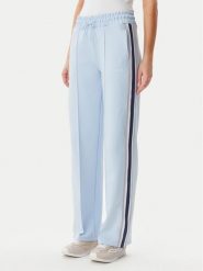 Guess Spodnie dresowe V5GB12 KCRU2 Błękitny Regular Fit. Niebieskie spodnie dresowe damskie Guess, z aplikacjami, z dresówki. Za 259.99 zł.