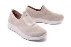 ARTIKER RELAKS 48C1321 beżowy, półbuty damskie. Brązowe półbuty damskie Artiker Relaks, bez wzorów, bez obcasa, bez zapięcia. Za 124.90 zł.