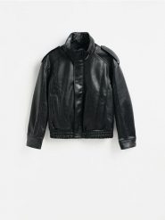 Kurtka z imitacji skóry - czarny. Czarne kurtki męskie Reserved, l, bez wzorów, z denimu, bez kaptura. Za 299.99 zł.