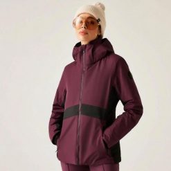 Damska kurtka narciarska Dare 2B Issy. Czarne kurtki sportowe damskie Dare 2B, l, bez wzorów, z materiału, bez ramiączek, z kapturem, narciarskie. Za 442.00 zł.