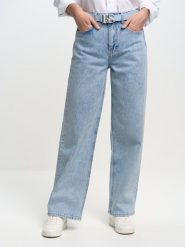 Jeansy damskie wide jasnoniebieskie Meghan 115. Niebieskie jeansy damskie BIG STAR, bez wzorów, z jeansu, retro, z podwyższonym stanem, krótkie. W wyprzedaży za 249.99 zł.