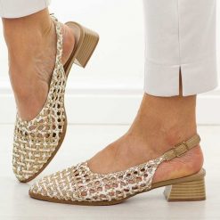 Beżowe przewiewne czółenka damskie T.Sokolski 139. Brązowe czółenka damskie Sokolski, na lato, bez wzorów, z jeansu, biznesowe, bez obcasa, na obcasie, bez zapięcia. Za 219.00 zł.