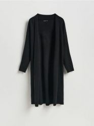 Długi kardigan z wiskozą - czarny. Czarne kardigany damskie Reserved, l, bez wzorów, z dzianiny, bez kołnierzyka. Za 159.99 zł.