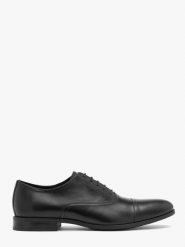Czarne wizytowe półbuty męskie VESTRO. Czarne buty wizytowe męskie Ryłko, bez wzorów, ze skóry, bez obcasa, bez zapięcia. Za 479.99 zł.