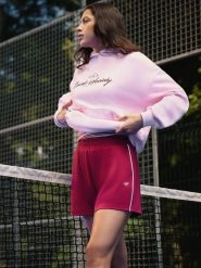 4F Bluza dresowa loose z kapturem damska - różowa XS. Czerwone bluzy damskie 4F, xs, bez wzorów, z bawełny, klasyczne, bez ramiączek, z kapturem. Za 169.99 zł.