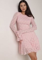 Różowa Sukienka Koronkowa z Rozkloszowanymi Rękawami Cinatea. Czerwone sukienki damskie Born2be, na co dzień, l, bez wzorów, z koronki, bez kołnierzyka, bez ramiączek, mini, dopasowane. Za 149.99 zł.