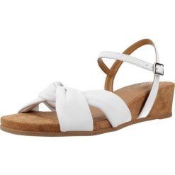 Sandały UNISA BADESI GRA Biały. Białe sandały damskie Unisa, bez wzorów, ze skóry, bez obcasa, bez zapięcia. Za 423.99 zł.