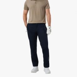 Spodnie outdoor Hiking męska Swedemount On Course Pants II wodoodporne. Niebieskie trekkingi męskie SWEDEMOUNT, z tkaniny, bez zapięcia. Za 329.99 zł.