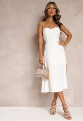 Biała Rozkloszowana Sukienka Midi z Rozcięciem na Ramiączkach Josine. Białe sukienki damskie Renee, l, bez wzorów, eleganckie, bez kołnierzyka, bez ramiączek, midi, rozkloszowane. Za 74.99 zł.