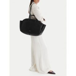 Torebka GINO ROSSI. Czarne shopperki damskie Gino Rossi, bez wzorów, bez dodatków. Za 279.99 zł.