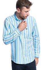 KOSZULA MĘSKA LEE RIVETED SHIRT SKY BLUE L66IDRNR 112116422. Niebieskie koszule męskie Lee, l, bez wzorów, bez kołnierzyka, bez ramiączek. Za 129.99 zł.