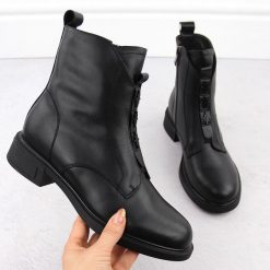 Skórzane botki damskie czarne D&A S.Barski Premium Collection CR42-080. Czarne botki damskie S.BARSKI, z aplikacjami, ze skóry, eleganckie, bez obcasa, bez zapięcia. Za 175.00 zł.