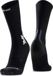 Skarpety do biegania X-Socks Run Discover Merino Crew. Czarne skarpetki damskie X-Socks, bez wzorów, z materiału. Za 139.99 zł.
