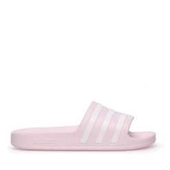 Klapki adidas. Czerwone klapki damskie Adidas, bez wzorów, bez obcasa, bez zapięcia. Za 99.99 zł.