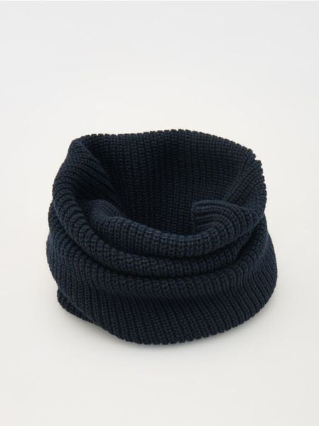 Gładki komin - granatowy. Niebieskie szaliki męskie Reserved, bez wzorów. W wyprzedaży za 39.99 zł.