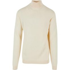 Sweter z golfem Urban Classics. Białe swetry męskie Urban Classics, na zimę, m, bez wzorów, biznesowe, bez kołnierzyka, bez ramiączek. Za 128.10 zł.