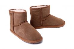 EMU AUSTRALIA T10103 Wallaby Mini Teens chestnut, botki damskie. Brązowe botki damskie Emu Australia, na zimę, bez wzorów, ze skóry, bez obcasa, bez zapięcia. Za 389.90 zł.