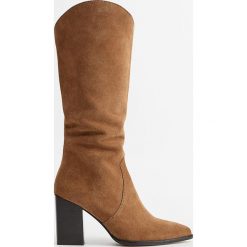 Mango - Kozaki skórzane Archie. Brązowe kozaki damskie Mango, bez wzorów, z gumy, z okrągłym noskiem, bez obcasa, na obcasie, bez zapięcia. Za 349.90 zł.