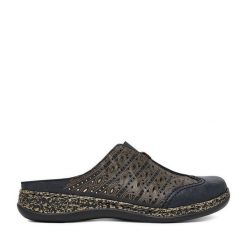 Klapki Rieker. Niebieskie klapki damskie Rieker, bez wzorów, bez obcasa, bez zapięcia. Za 329.99 zł.