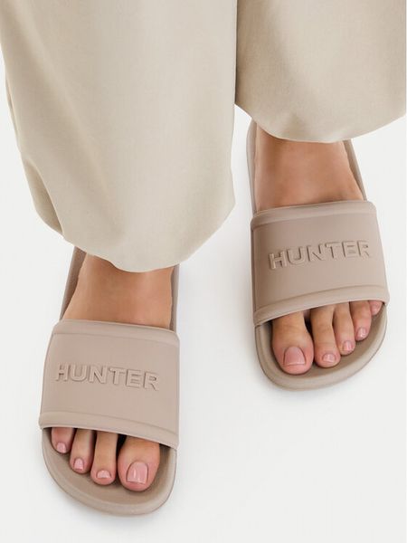 Hunter Klapki CEO-3C048 Beżowy. Brązowe klapki damskie Hunter, bez wzorów, z syntetyku, bez obcasa, bez zapięcia. Za 119.99 zł.