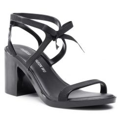Sandały Melissa. Czarne sandały damskie Melissa, bez wzorów, bez obcasa, na słupku, bez zapięcia. Za 599.00 zł.