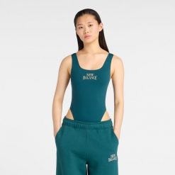 Body damskie New Balance WS61T61OAAV – zielone. Zielone body New Balance, bez wzorów, z materiału. Za 219.99 zł.