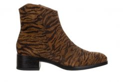 Botki Wonders D-1801 Zebra Tabac 138040, Brązowy, Skóra naturalna - 38. Brązowe botki damskie Wonders, bez wzorów, ze skóry, eleganckie, bez obcasa, bez zapięcia. W wyprzedaży za 503.99 zł.