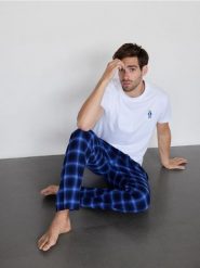 Dwuczęściowa piżama z haftem - biały. Białe piżamy męskie Reserved, l, bez wzorów, z bawełny, bez kołnierzyka, bez ramiączek. W wyprzedaży za 69.99 zł.