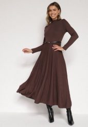 Brązowa Rozkloszowana Sukienka z Dzianiny z Wiskozą z Długim Rękawem i Paskiem Tusmina. Brązowe sukienki damskie Born2be, na co dzień, m, bez wzorów, z dzianiny, eleganckie, bez kołnierzyka, bez ramiączek, rozkloszowane. Za 169.99 zł.